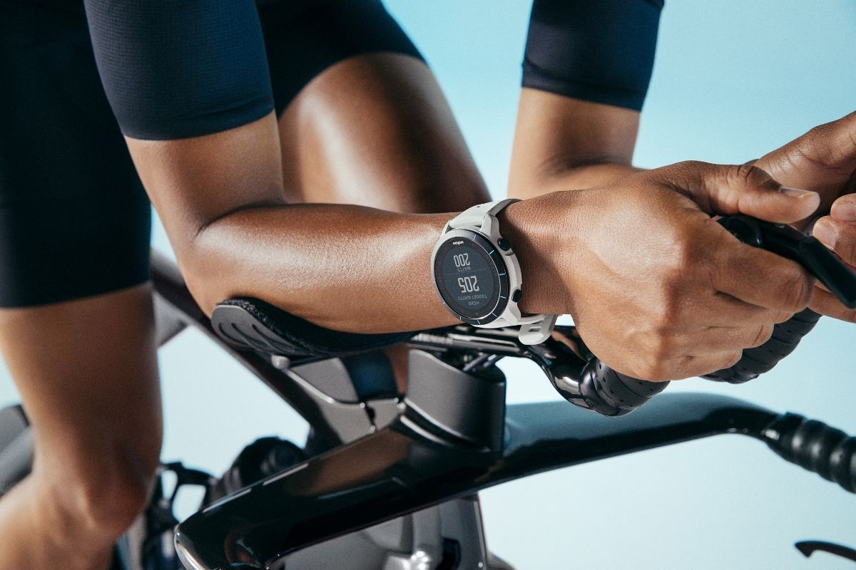 Suunto 3 vs garmin vivomove hr deals